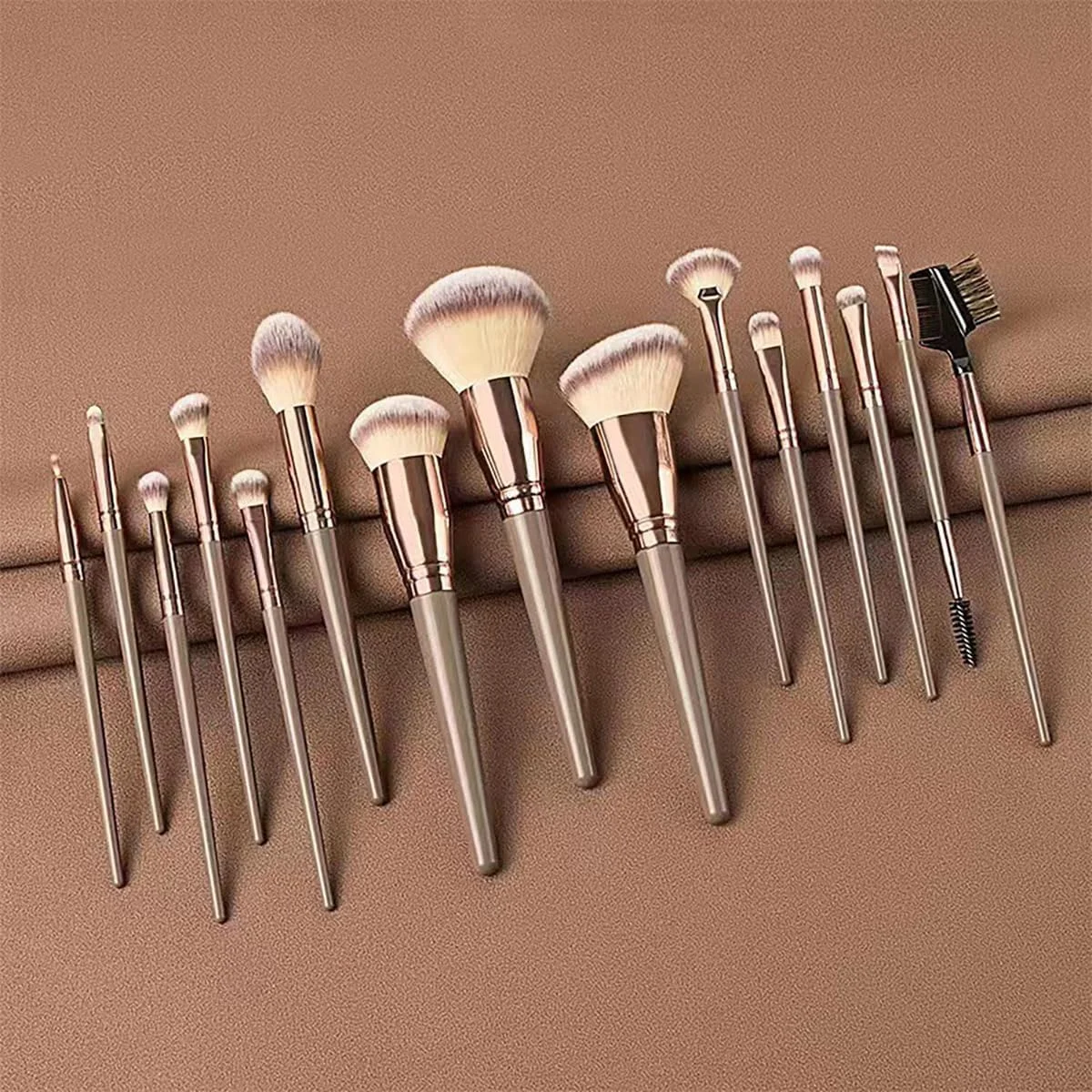 ست 15 عددی برس آرایشی حرفه ای Enwye با کیف چرمی PU، برس های مصنوعی ممتاز برای کرم پودر، پودر صورت، کانسیلر، سایه چشم و رژگونه ست 15 عددی برس آرایشی حرفه ای Enwye با کیف چرمی PU، برس های مصنوعی ممتاز برای کرم پودر، پودر صورت، کانسیلر، سایه چشم و رژگونه