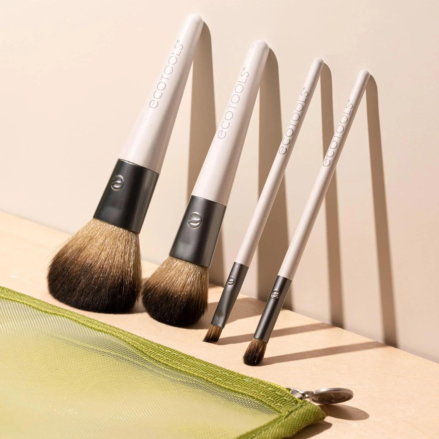 ست برس آرایشی اکوتولز مدل On-The-Go Style Kit ست برس آرایشی اکوتولز مدل On-The-Go Style Kit