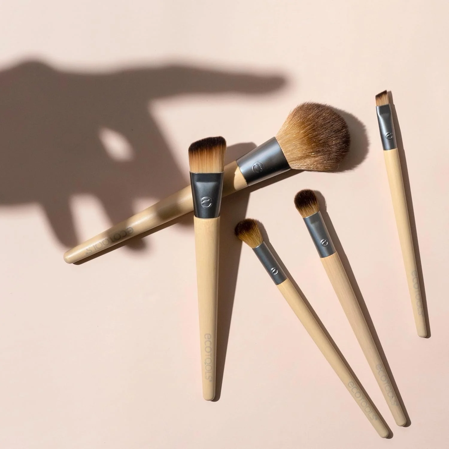 ست برس آرایشی ادیشن محدود Ecotools برای شروع زیبای روز، نقره ای، 1 عدد (بسته 1 عددی) ست برس آرایشی ادیشن محدود Ecotools برای شروع زیبای روز، نقره ای، 1 عدد (بسته 1 عددی)