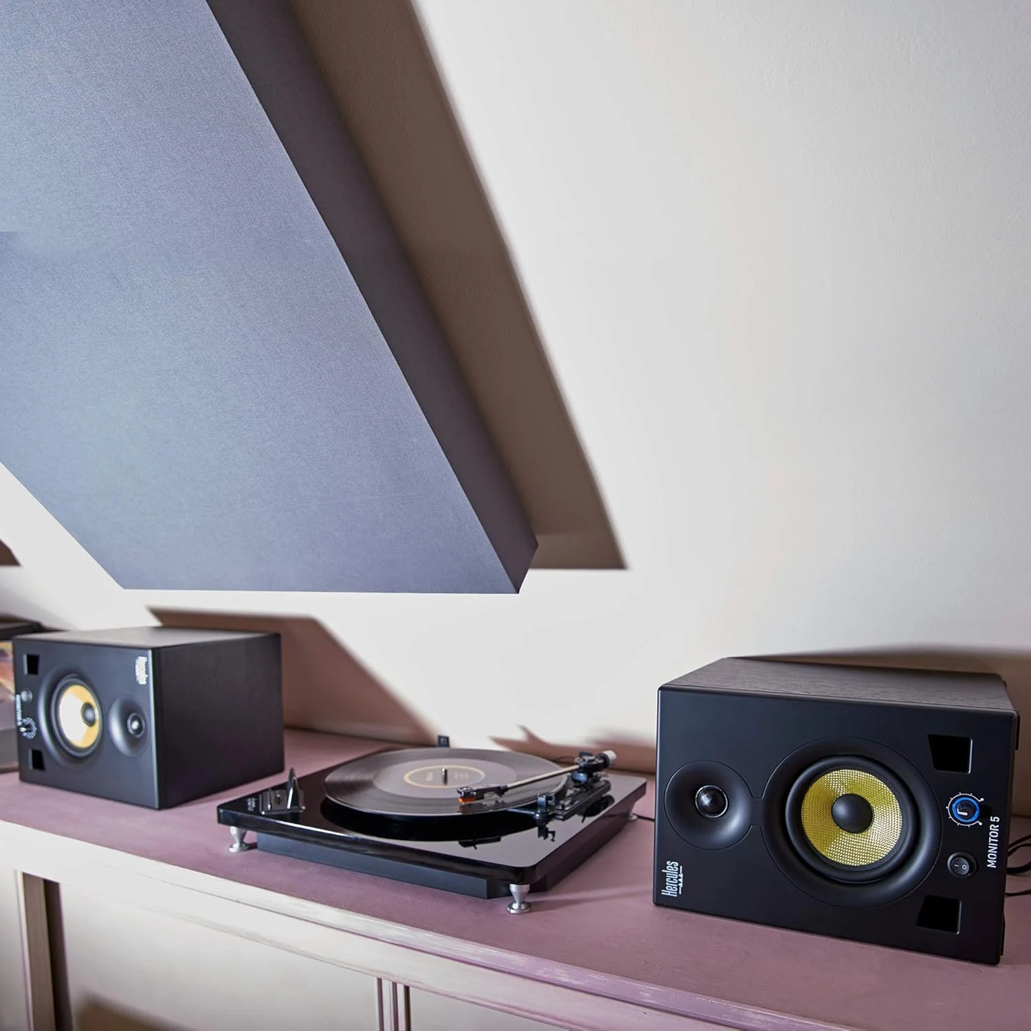 اسپیکر مانیتور هرکولس 5 - یک جفت اسپیکر مانیتورینگ اکتیو بای-امپلی فایر شده 2 x 80 وات اسپیکر مانیتور هرکولس 5 - یک جفت اسپیکر مانیتورینگ اکتیو بای-امپلی فایر شده 2 x 80 وات