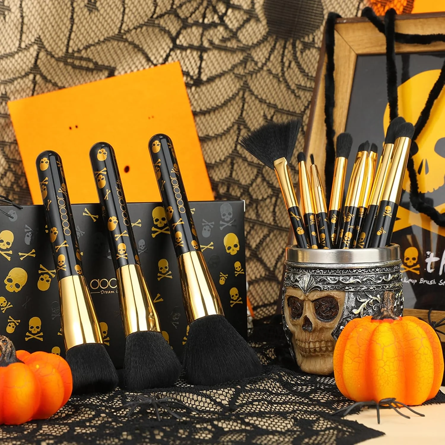 ست براش آرایشی 12 عددی Docolor Goth، شامل براش های فونداسیون، کانتور، سایه چشم و سایر براش های آرایشی ست براش آرایشی 12 عددی Docolor Goth، شامل براش های فونداسیون، کانتور، سایه چشم و سایر براش های آرایشی