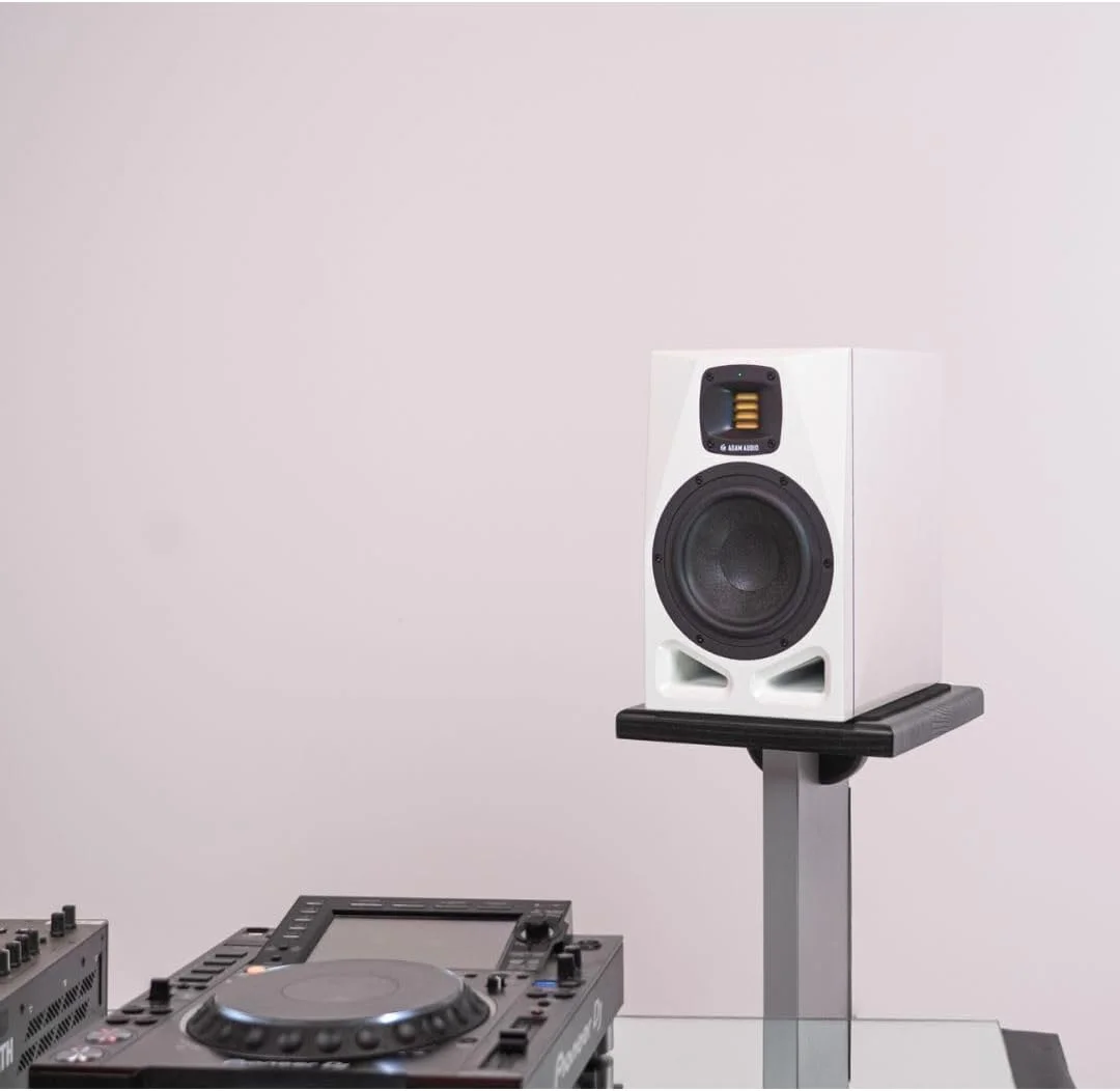 مانیتور استودیویی دو طرفه اکتیو 7 اینچی ADAM Audio A7V، سفید مانیتور استودیویی دو طرفه اکتیو 7 اینچی ADAM Audio A7V، سفید