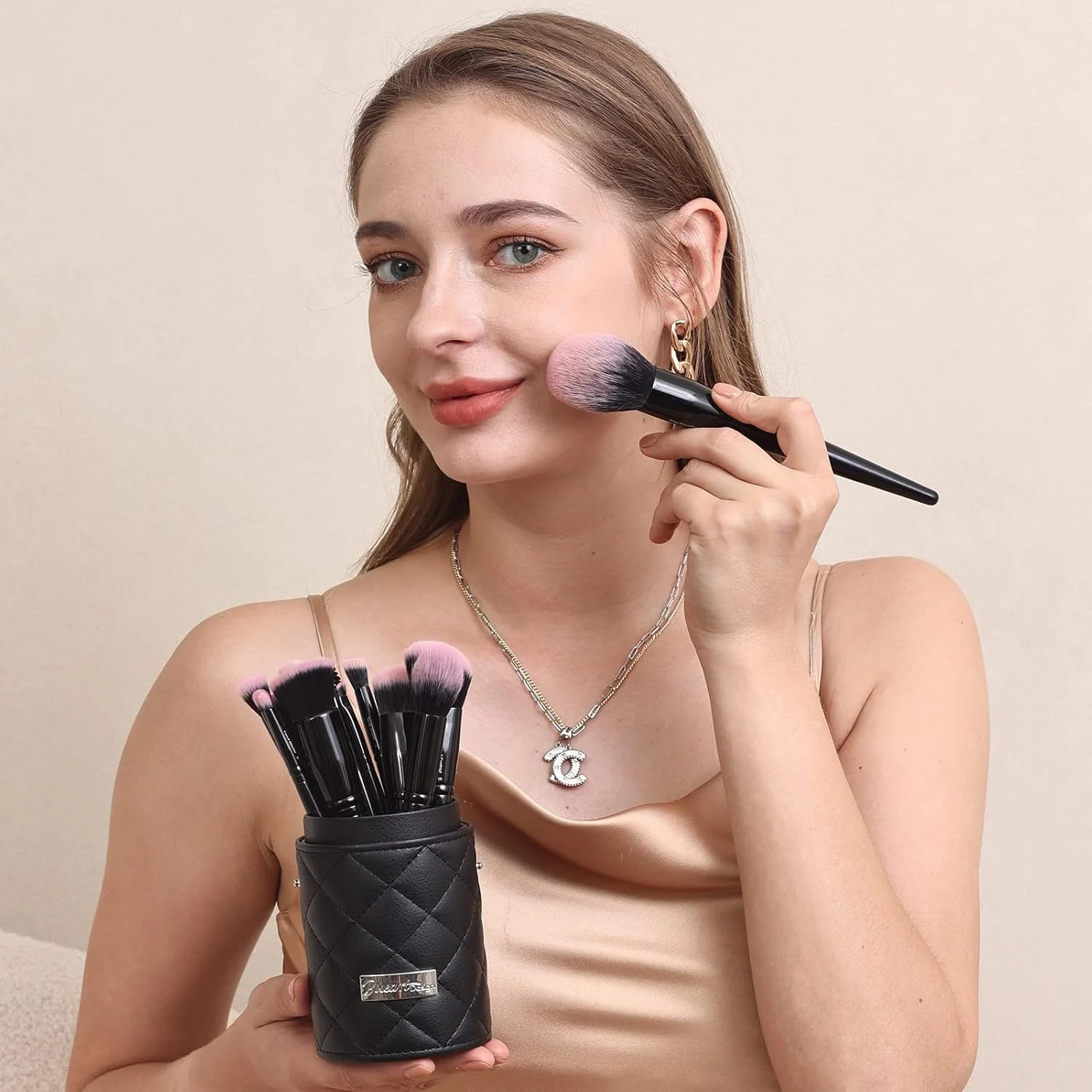 ست برس آرایشی 18 تکه حرفه ای دلوکس فوچیا صورتی مشکی Bueart Design با کیف نگهدارنده برس آرایشی مسافرتی، شامل برس های کرم پودر، کانسیلر، کانتور، رژگونه، سایه چشم و برس های آرایش صورت