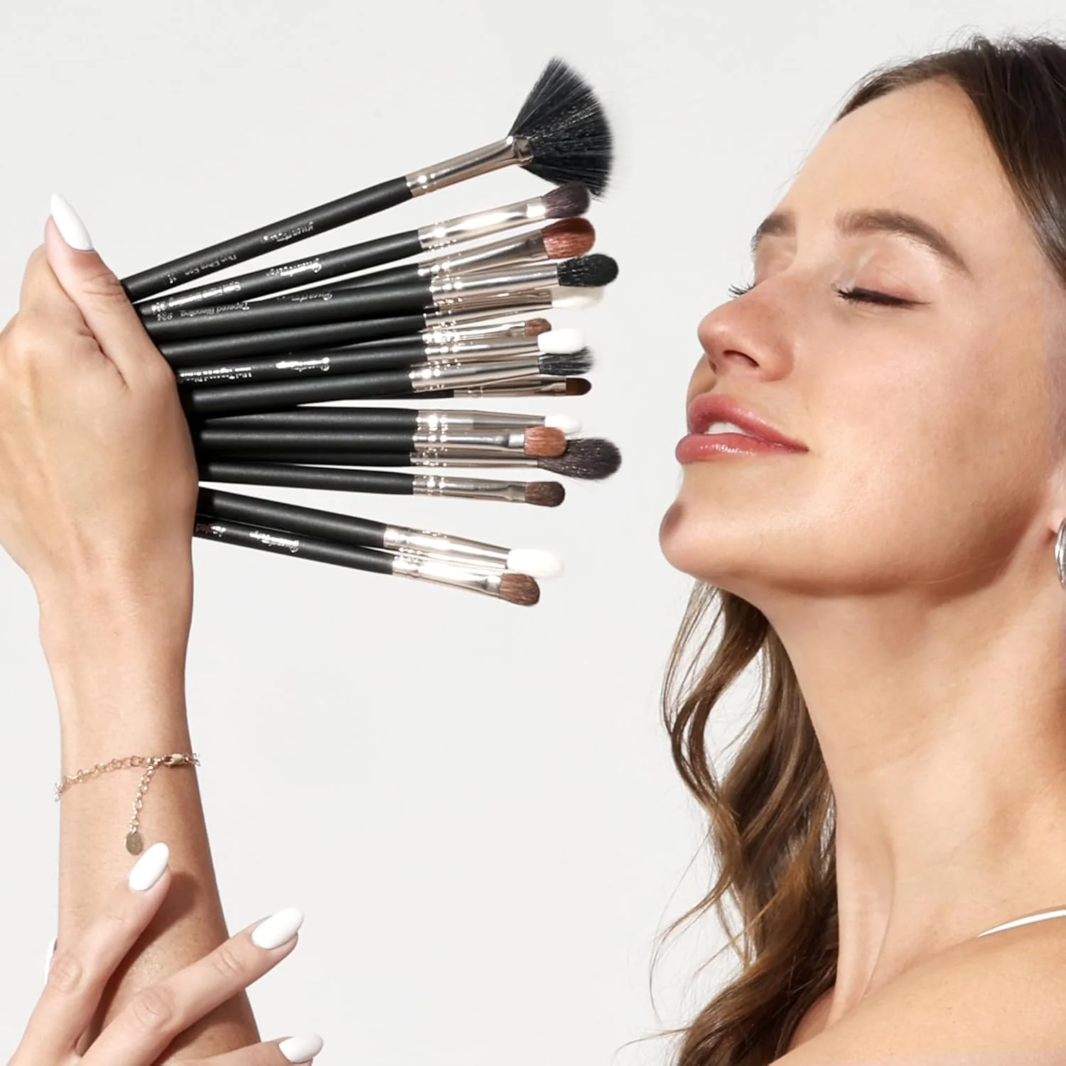 ست براش سایه چشم 16 عددی Bueart Design برای استفاده روزمره، خط چشم، ترکیب و براش های سایه چشم زاویه دار ساخته شده با موی بز طبیعی و موی اسب مصنوعی، ست براش آرایشی ضروری روزمره چشم