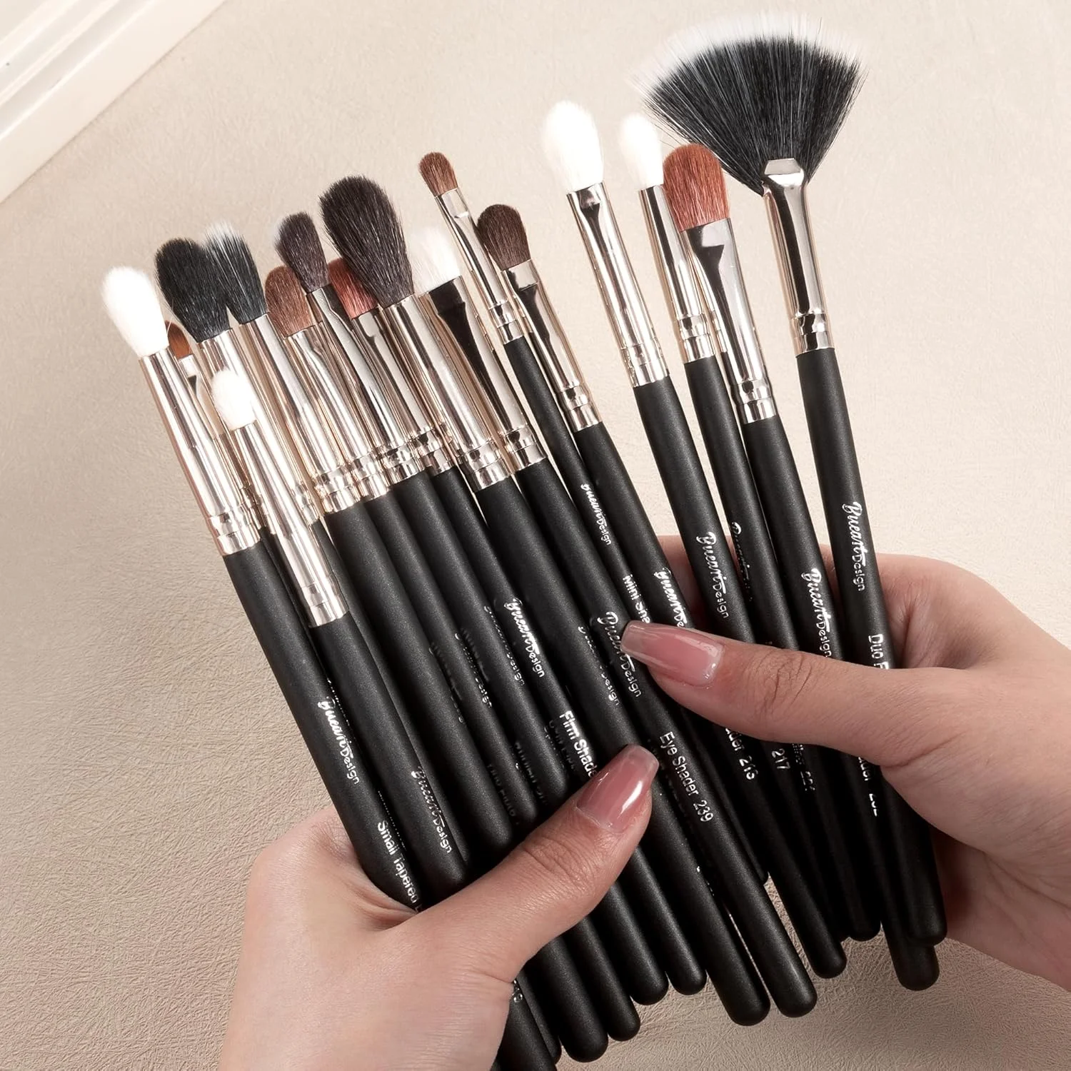 ست براش سایه چشم 16 عددی Bueart Design برای استفاده روزمره، خط چشم، ترکیب و براش های سایه چشم زاویه دار ساخته شده با موی بز طبیعی و موی اسب مصنوعی، ست براش آرایشی ضروری روزمره چشم