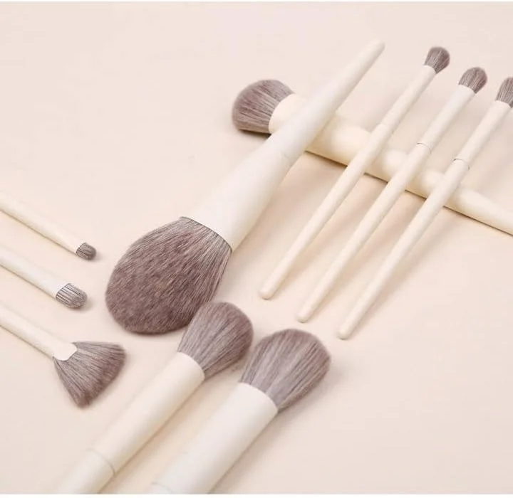 ست ابزار آرایشی شامل کانسیلر، سایه چشم، برس پودر فیکس و مجموعه 10 عددی برس آرایشی زرد شیری