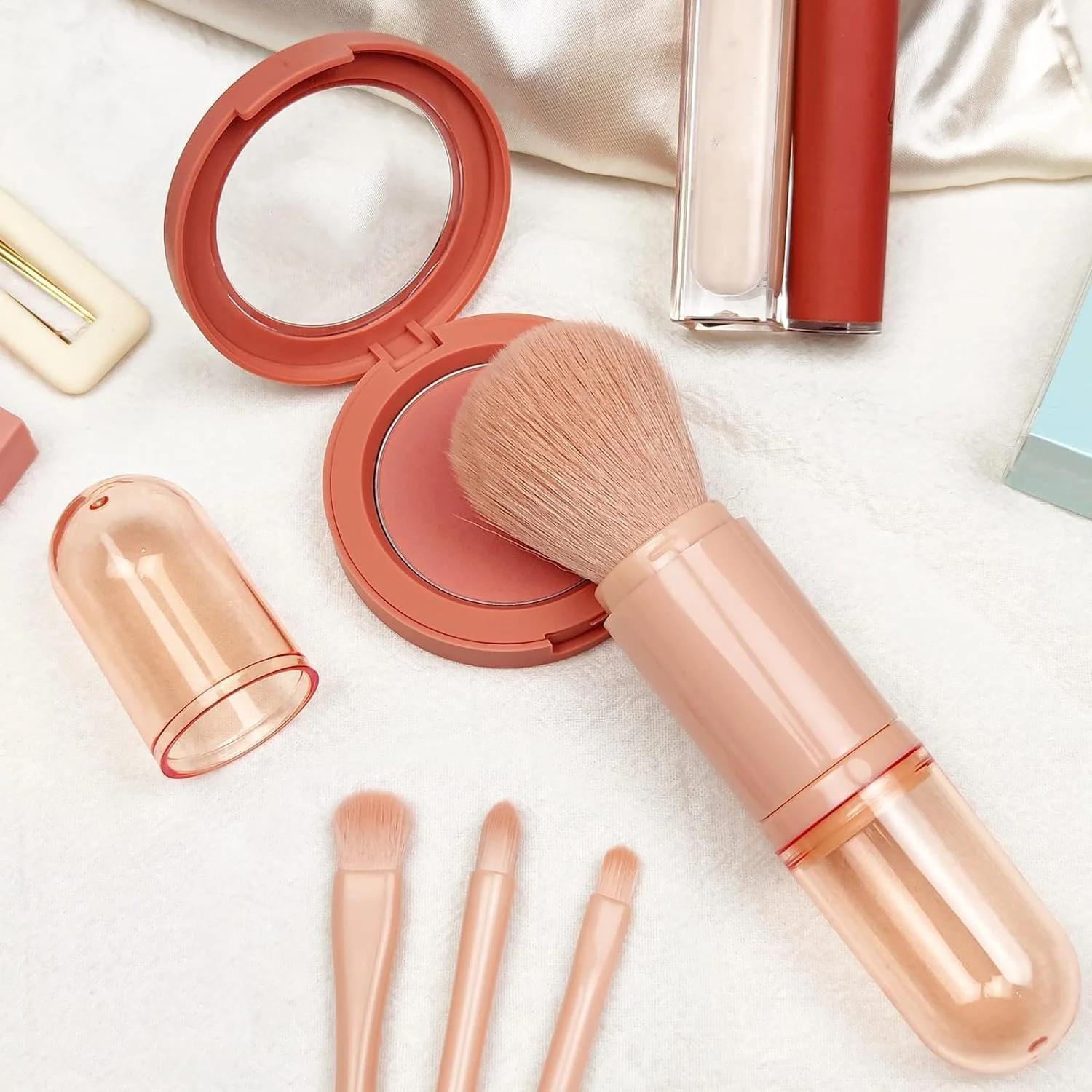 ست برس آرایشی مسافرتی Aputue، 4 در 1 مینی برس آرایشی جمع شونده با درپوش، ست برس سایه چشم پودر ترکیبی فونداسیون حرفه ای برای زنان، لوازم آرایشی با اندازه مسافرتی عالی برای استفاده در سفر