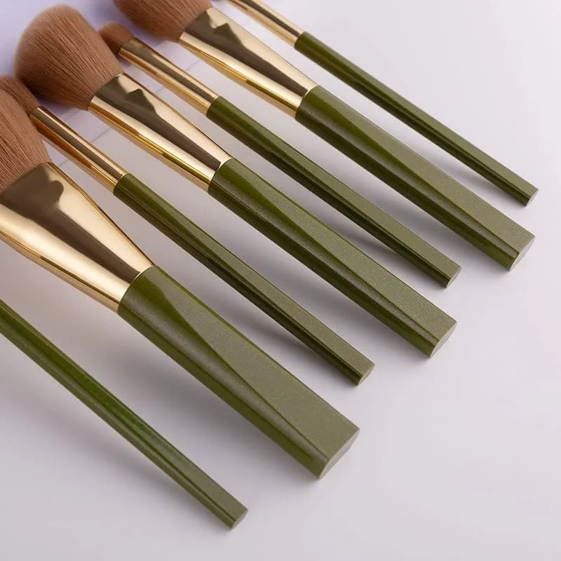 ست 8 عددی برس آرایشی مسافرتی، شامل برس پودر، رژگونه، سایه چشم و ترکیب سایه