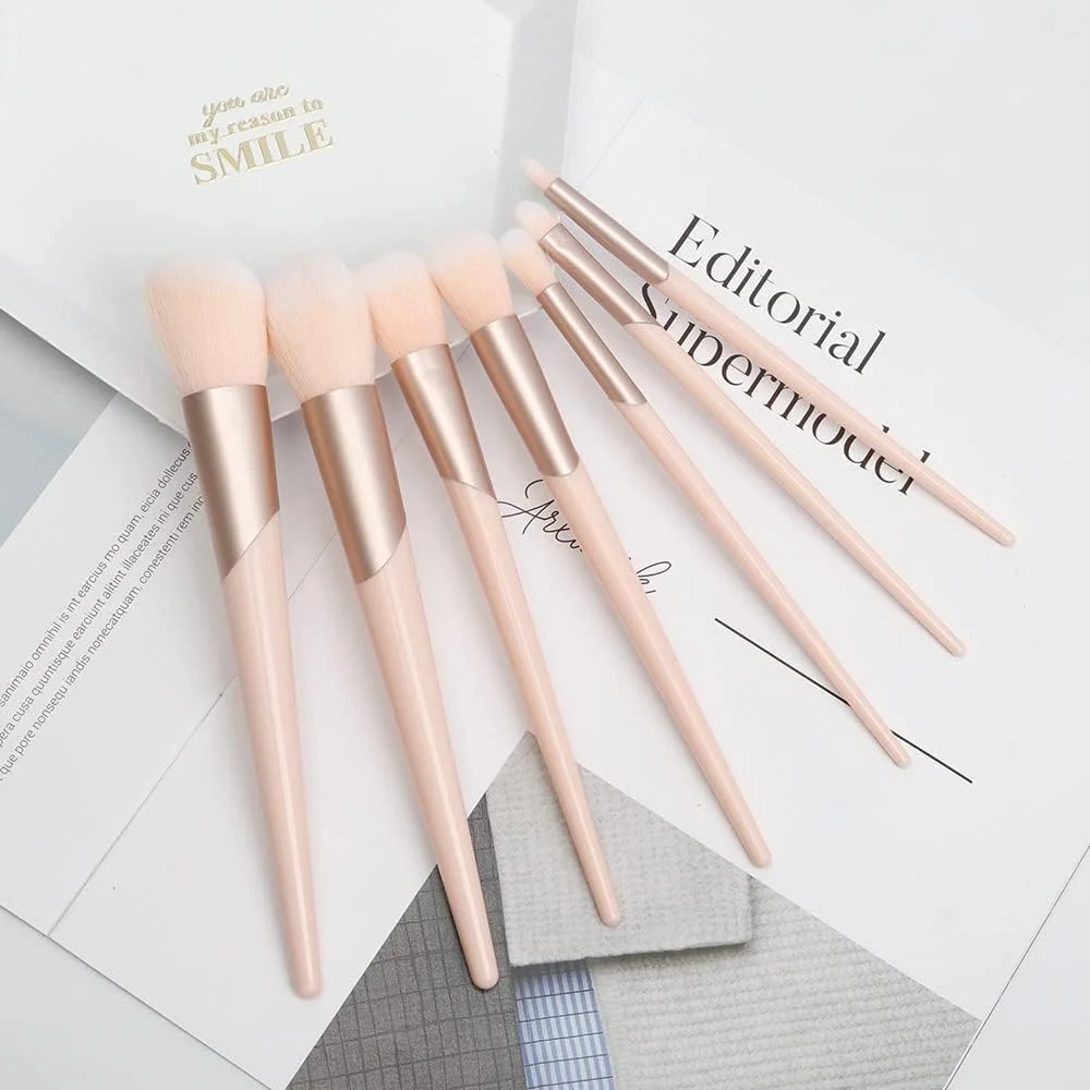 ست برس آرایشی 7 عددی برای کرم پودر، رژگونه، سایه چشم، براش کابوکی و ابزار آرایش ست برس آرایشی 7 عددی برای کرم پودر، رژگونه، سایه چشم، براش کابوکی و ابزار آرایش