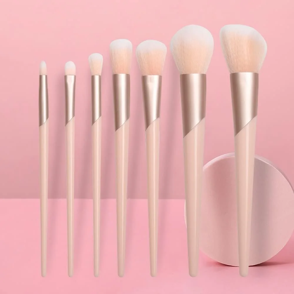 ست برس آرایشی 7 عددی برای کرم پودر، رژگونه، سایه چشم، براش کابوکی و ابزار آرایش ست برس آرایشی 7 عددی برای کرم پودر، رژگونه، سایه چشم، براش کابوکی و ابزار آرایش