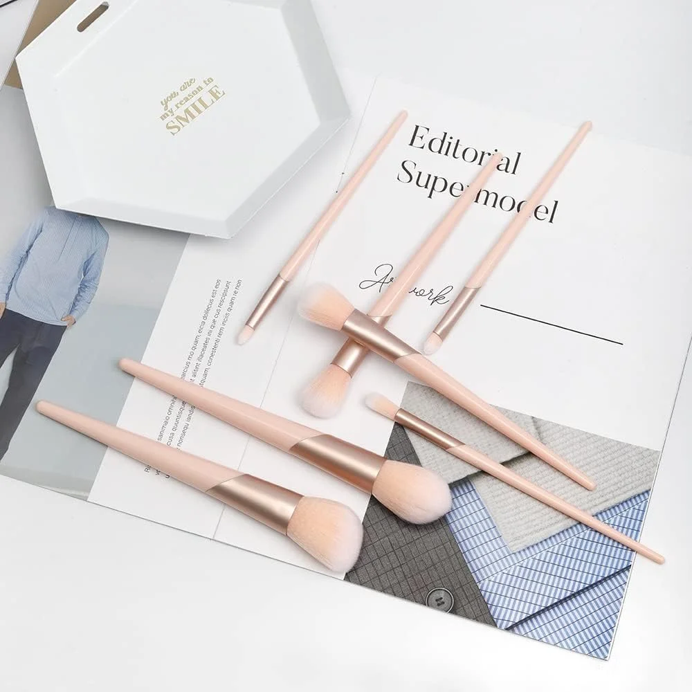 ست برس آرایشی 7 عددی برای کرم پودر، رژگونه، سایه چشم، براش کابوکی و ابزار آرایش ست برس آرایشی 7 عددی برای کرم پودر، رژگونه، سایه چشم، براش کابوکی و ابزار آرایش