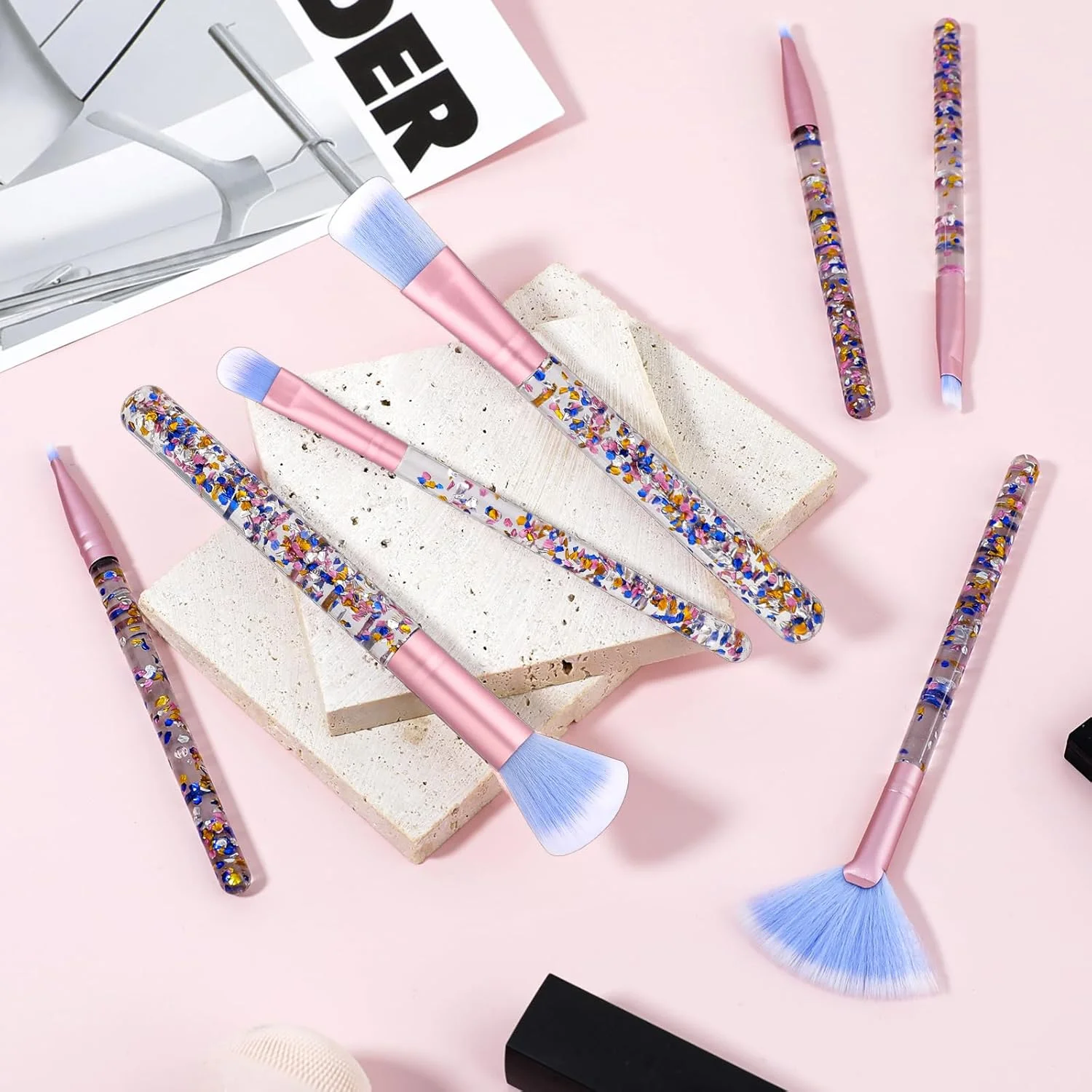 ست برس آرایشی 7 تکه، برس آرایشی حرفه ای براق کریستالی با دسته پولک دار، برس ترکیبی زیبا برای رژگونه، کرم پودر، هایلایتر، کانسیلر، ابرو، سایه چشم، لب، برس بادبزنی، کیت برس زیبایی برای دختران ست برس آرایشی 7 تکه، برس آرایشی حرفه ای براق کریستالی با دسته پولک دار، برس ترکیبی زیبا برای رژگونه، کرم پودر، هایلایتر، کانسیلر، ابرو، سایه چشم، لب، برس بادبزنی، کیت برس زیبایی برای دختران