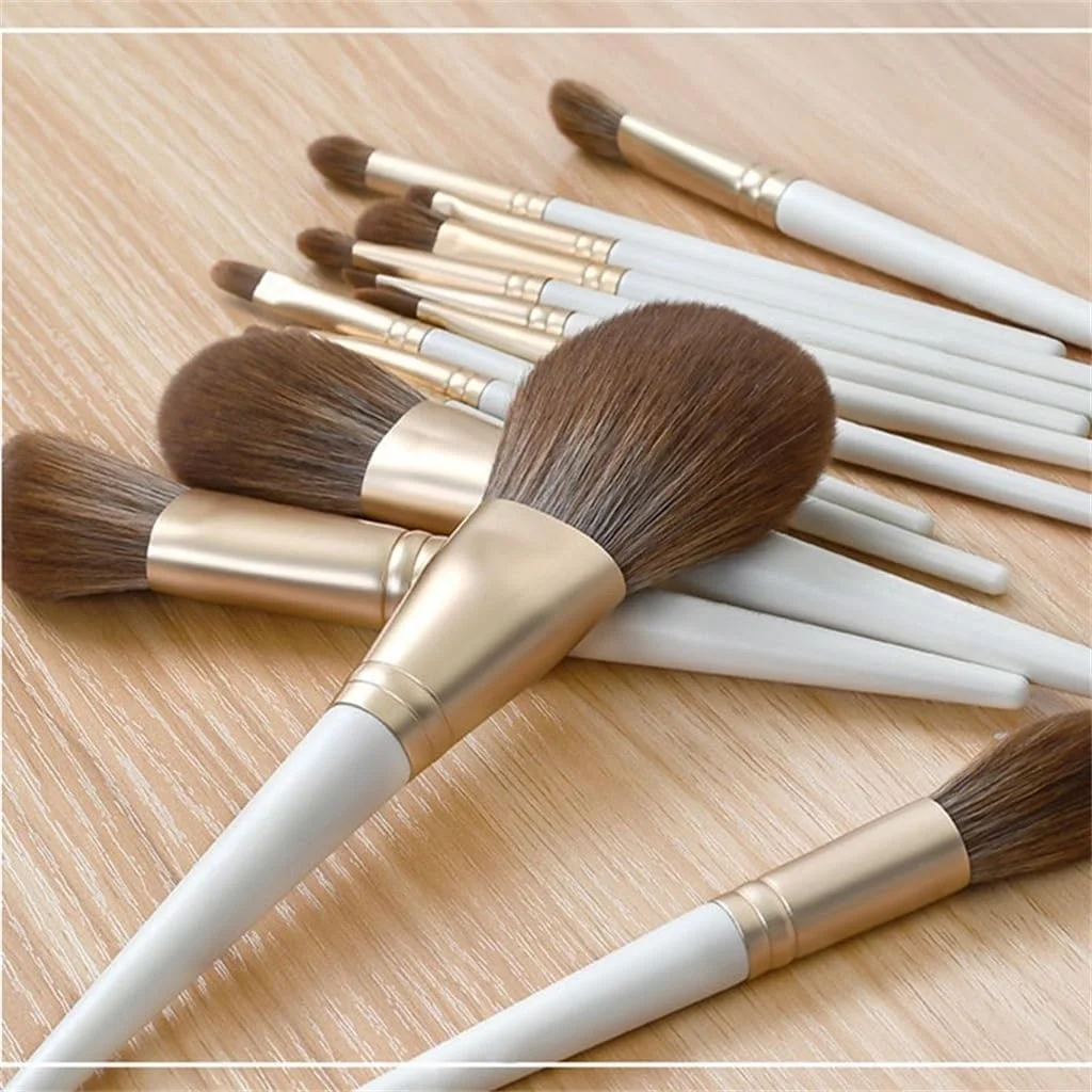 ست 12 عددی برس آرایشی سفید با موهای خشک شونده سریع و فوق العاده نرم برای پودر فیکس و رژگونه
