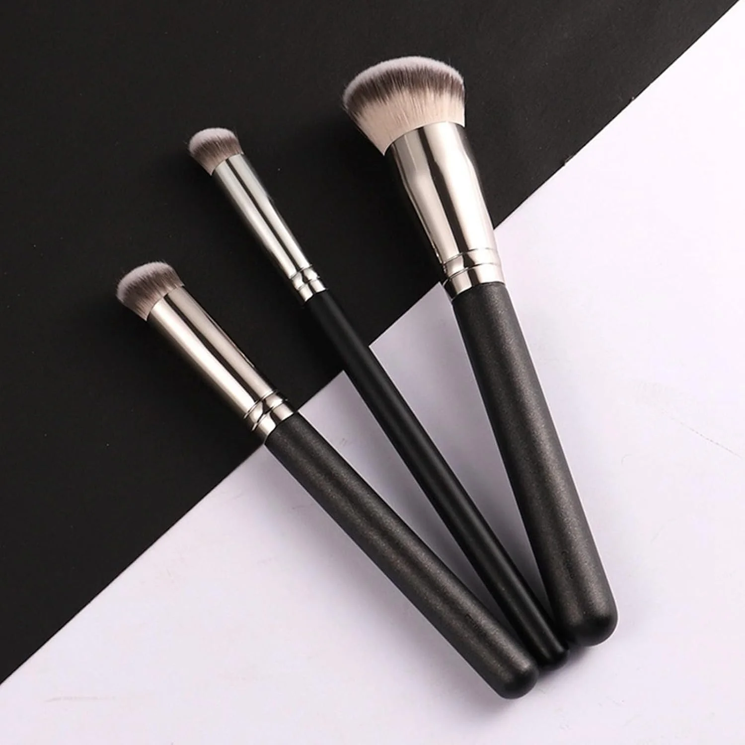 ست براش های آرایشی BK Beauty، براش فونداسیون 101، براش کانسیلر A506، کانسیلر Angie Hot & Flashy A506، براش های کانسیلر زاویه دار زیر چشم، ست براش آرایشی فونداسیون، کانتور و کانسیلر (3 عددی - 1 ست)