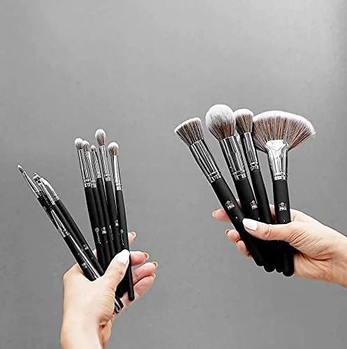ست برس آرایشی حرفه ای 13 عددی BH STUDIO PRO - مشکی ست برس آرایشی حرفه ای 13 عددی BH STUDIO PRO - مشکی