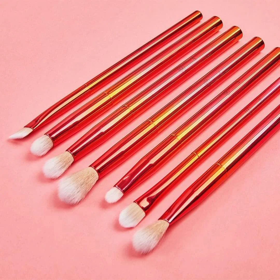 ست براش چشم 7 تکه Bh Cosmetics Chillin' in Chicago - ست براش آرایشی ممتاز برای فونداسیون، ترکیب، رژگونه، کانسیلر، سایه چشم؛ موهای مصنوعی بدون تست حیوانی؛ کیف آرایشی مسافرتی