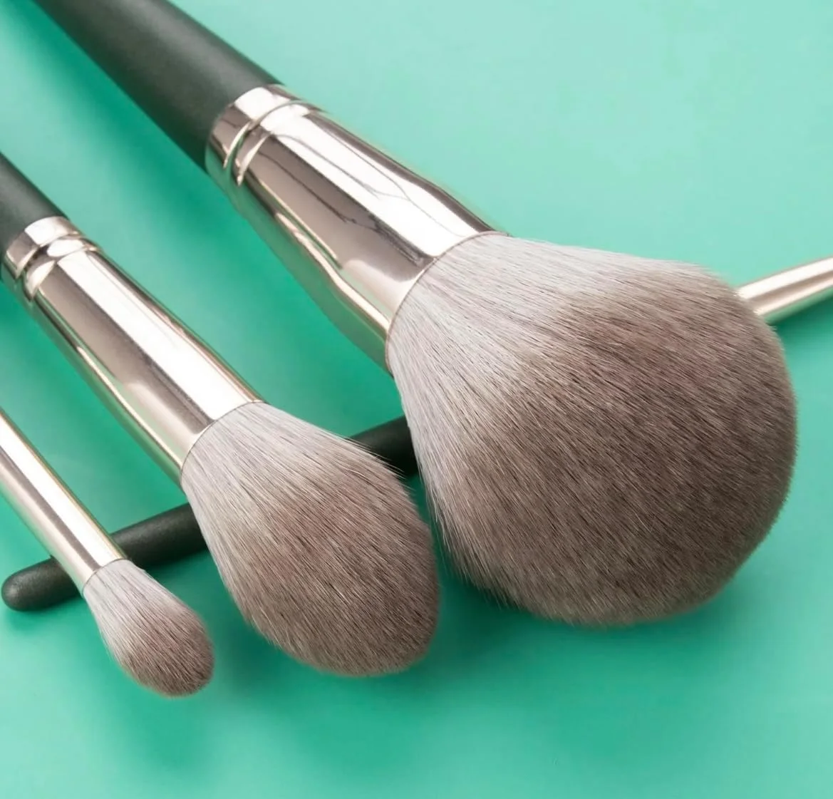 مجموعه برس آرایشی حرفه ای Aura، ست برس آرایشی ۱۴ تکه ممتاز، مجموعه کامل برس آرایشی برای کرم پودر، ترکیب و پودر