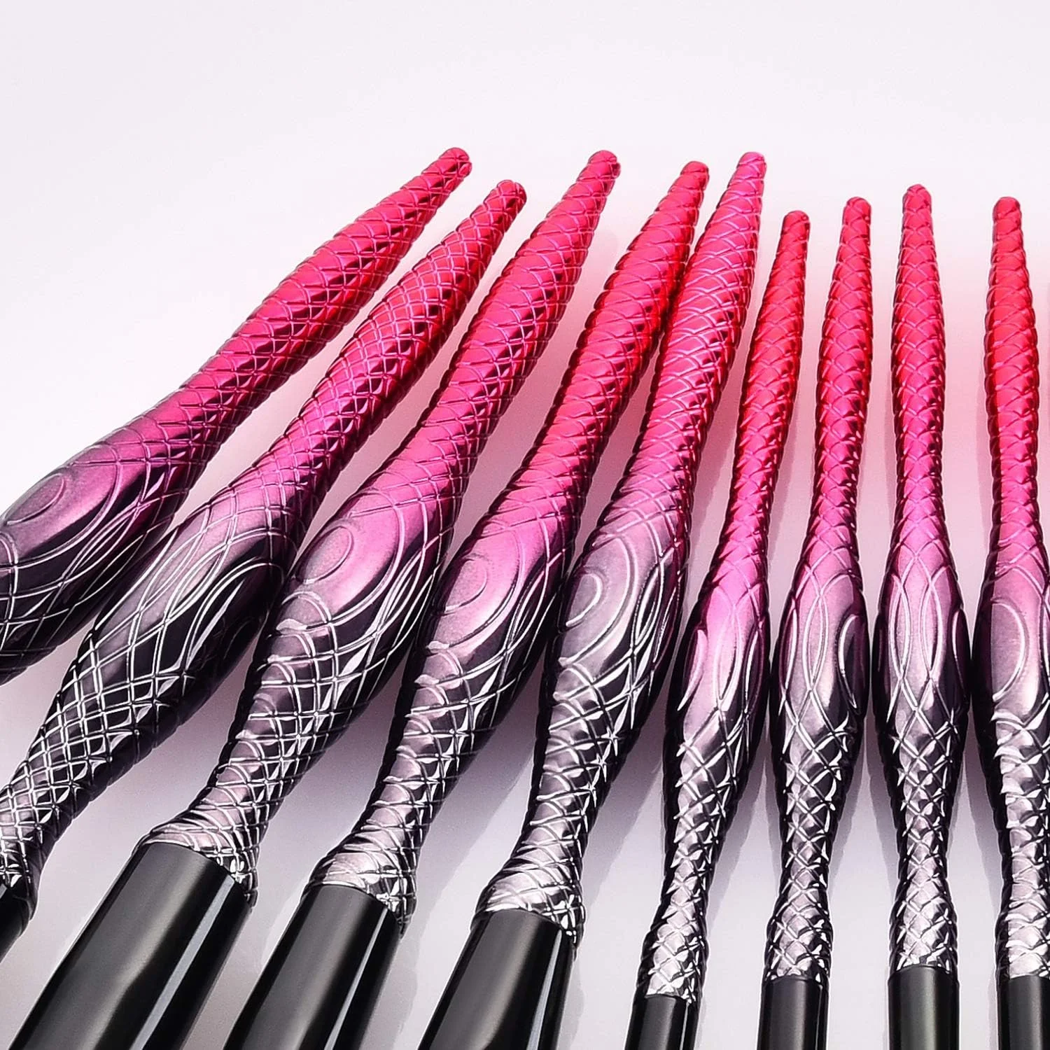 ست براش آرایشی 12 عددی AIJIA شامل براش کرم پودر، براش رژگونه پودری، براش سایه چشم، براش هایلایتر و براش کانتور - براش آرایشی قرمز (رنگ: قرمز مشکی)