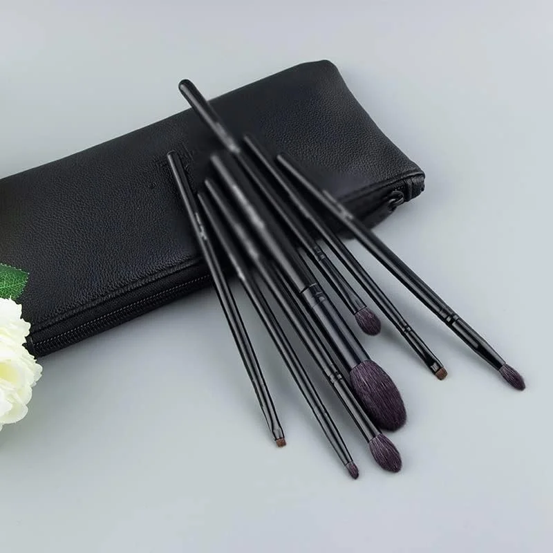 ست برس آرایشی 7 عددی با دسته چوبی برای سایه چشم، ترکیب، سایه زنی و هایلایتر ست برس آرایشی 7 عددی با دسته چوبی برای سایه چشم، ترکیب، سایه زنی و هایلایتر