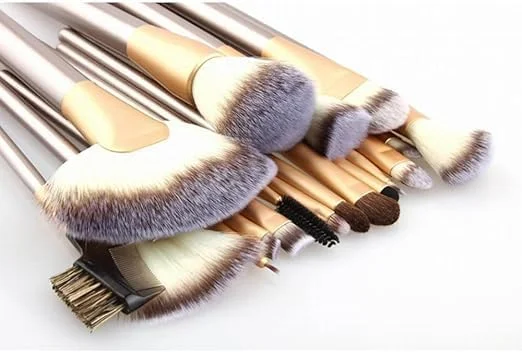 ست 18 عددی برس آرایشی ممتاز برای کرم پودر، ترکیب، رژگونه، کانسیلر، سایه چشم، موهای مصنوعی بدون ظلم به حیوانات، شامل کیف آرایشی مسافرتی، جدید (شامپاینی) ست 18 عددی برس آرایشی ممتاز برای کرم پودر، ترکیب، رژگونه، کانسیلر، سایه چشم، موهای مصنوعی بدون ظلم به حیوانات، شامل کیف آرایشی مسافرتی، جدید (شامپاینی)