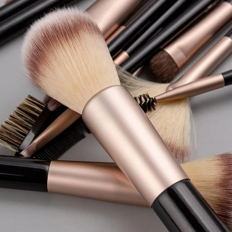ست برس آرایشی 15 عددی دسته چوبی موی مصنوعی حرفه ای برای کرم پودر، سایه چشم و ترکیب ست برس آرایشی 15 عددی دسته چوبی موی مصنوعی حرفه ای برای کرم پودر، سایه چشم و ترکیب