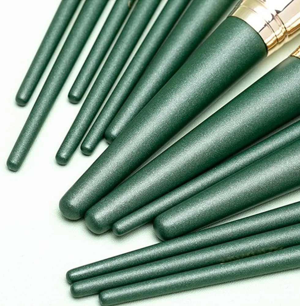 ست 14 عددی برس آرایشی شامل برس کرم پودر، پودر، سایه چشم به همراه کیف نگهداری