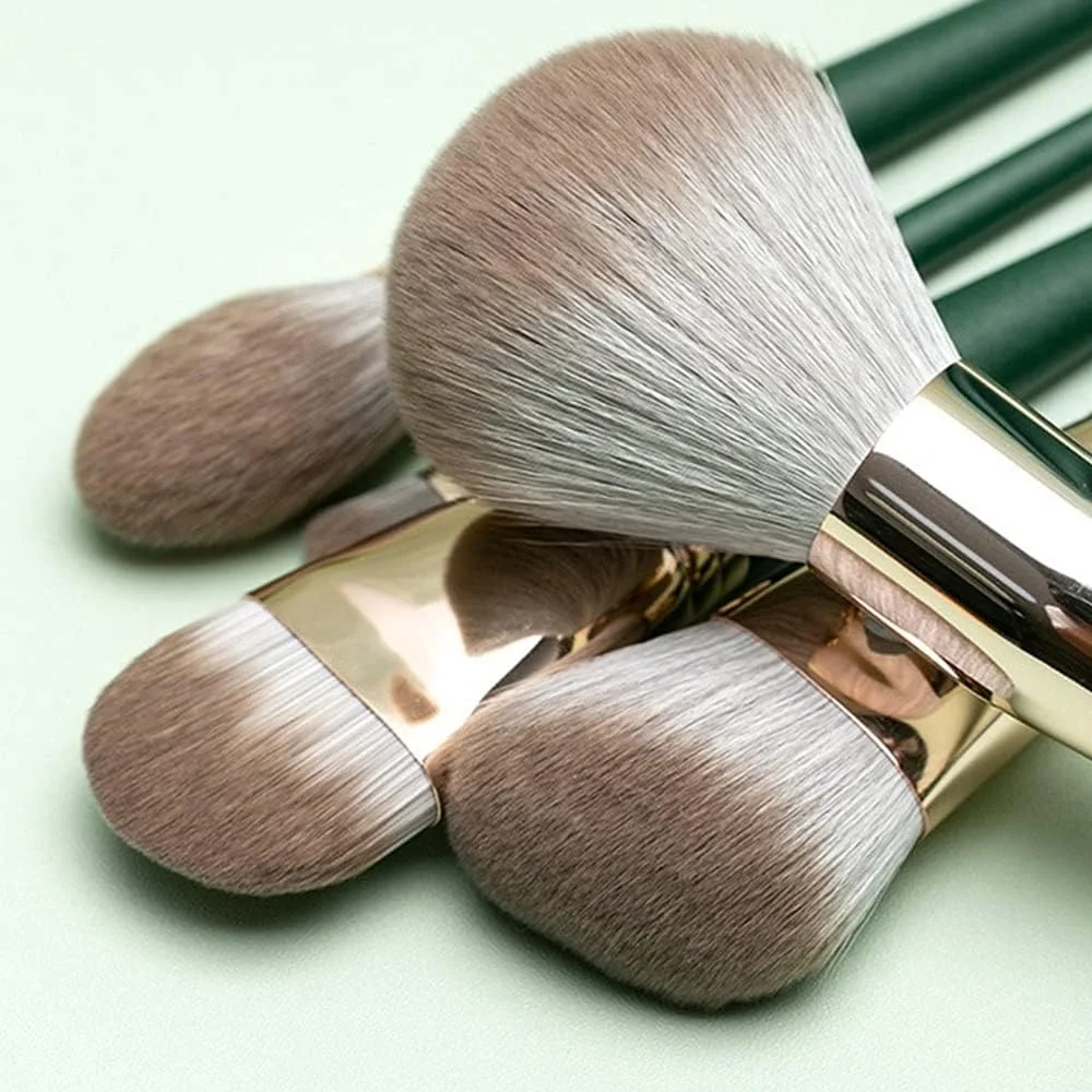 ست 14 عددی برس آرایشی شامل برس کرم پودر، پودر، سایه چشم به همراه کیف نگهداری