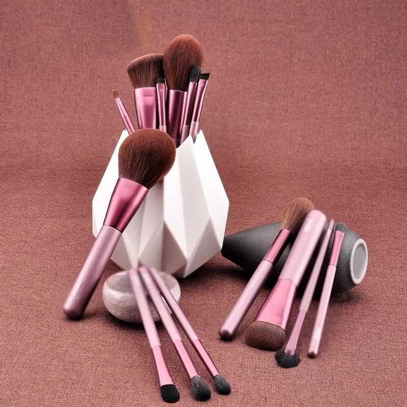 ست 14 عددی برس آرایشی گردو، شامل برس کرم پودر، رژگونه، سایه چشم، کانتور، رژ لب، موی مصنوعی به همراه کیف چرمی PU