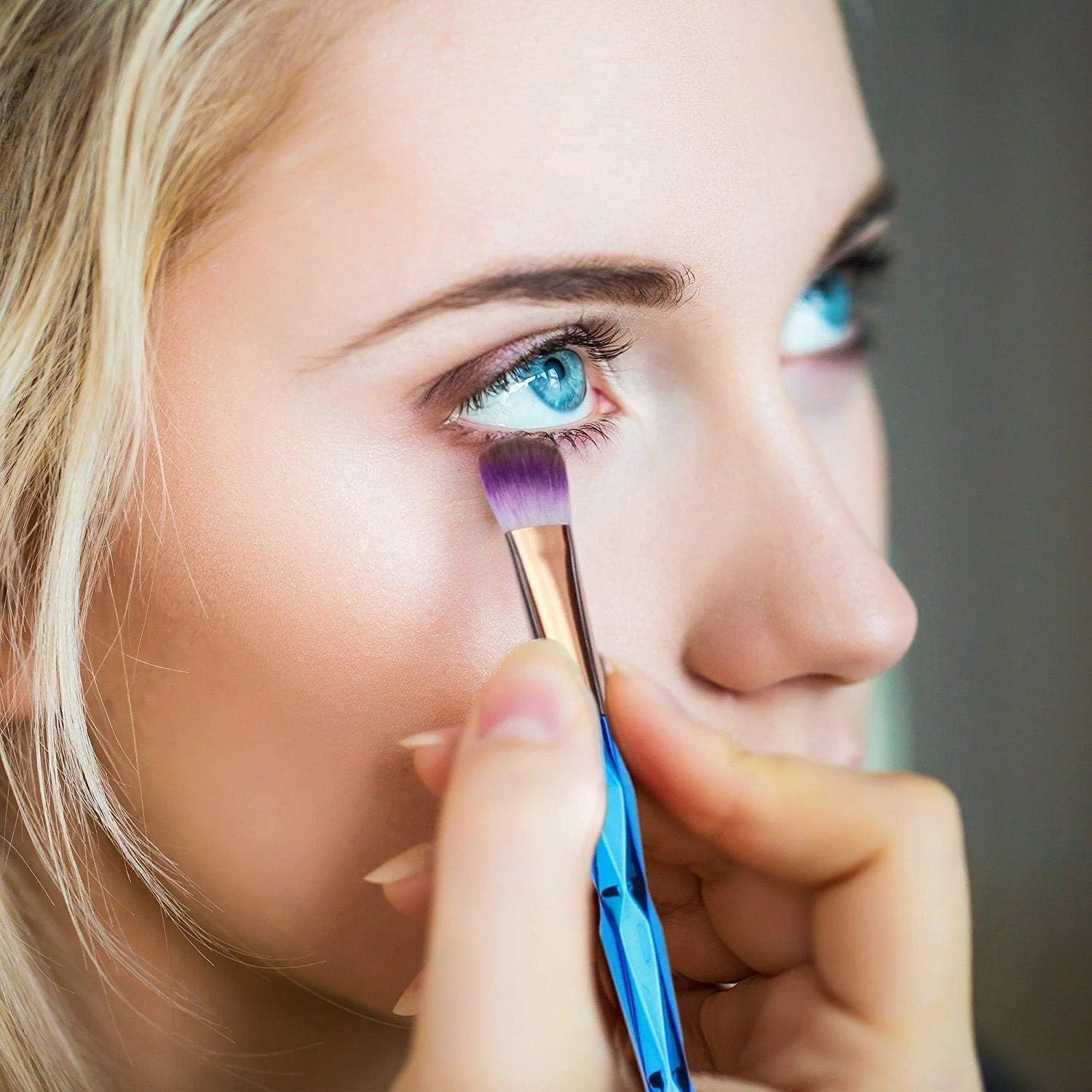 ست برس آرایشی 13 تکه تک شاخ پری دریایی با دسته الماسی رنگین کمانی، شامل برس های کرم پودر، کرم و پودر ست برس آرایشی 13 تکه تک شاخ پری دریایی با دسته الماسی رنگین کمانی، شامل برس های کرم پودر، کرم و پودر