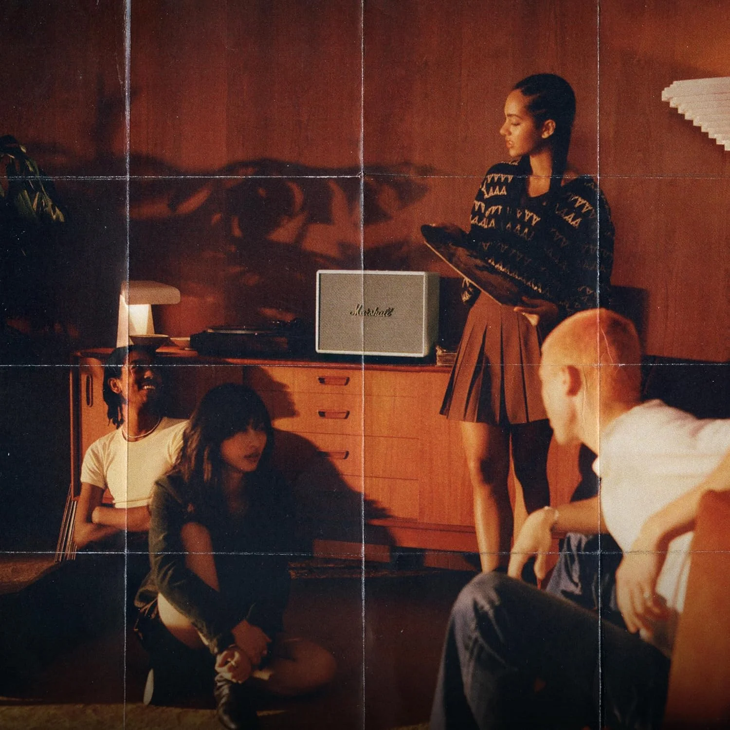 اسپیکر بلوتوثی بی سیم مارشال Woburn III، کرم، سایز واحد اسپیکر بلوتوثی بی سیم مارشال Woburn III، کرم، سایز واحد