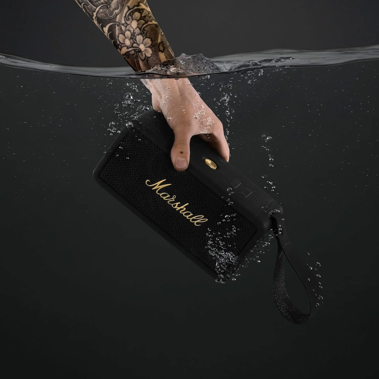 اسپیکر بلوتوثی قابل حمل مارشال میدلتون برای ماجراجویی در فضای باز، 20+ ساعت پخش بی سیم، مقاوم در برابر آب IP67 50W - مشکی و برنجی اسپیکر بلوتوثی قابل حمل مارشال میدلتون برای ماجراجویی در فضای باز، 20+ ساعت پخش بی سیم، مقاوم در برابر آب IP67 50W - مشکی و برنجی