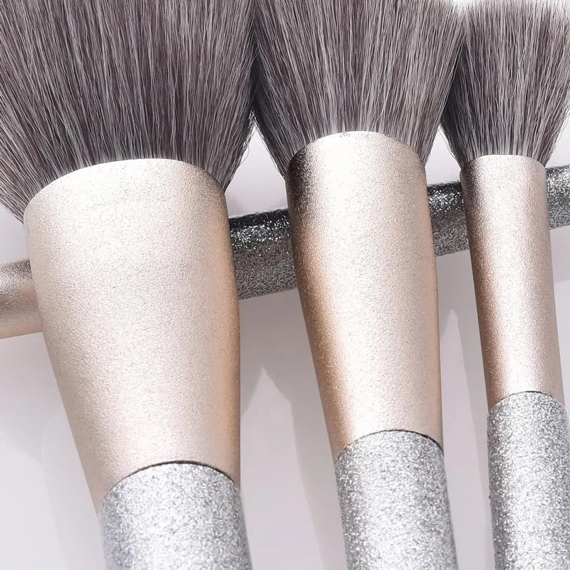 ست برس آرایشی 10 تکه، برس سر نقره ای لیزا، برس پودر، برس رژگونه، ابزار آرایش ست برس آرایشی 10 تکه، برس سر نقره ای لیزا، برس پودر، برس رژگونه، ابزار آرایش