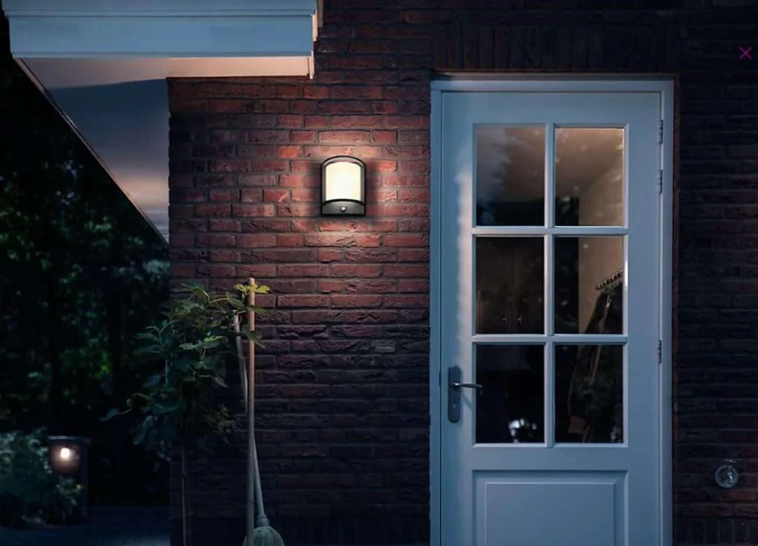 چراغ دیواری LED خارجی Philips myGarden Samondra با سنسور حرکتی [آنتراسیت] مناسب باغ، پاسیو و فضای باز. 2700K