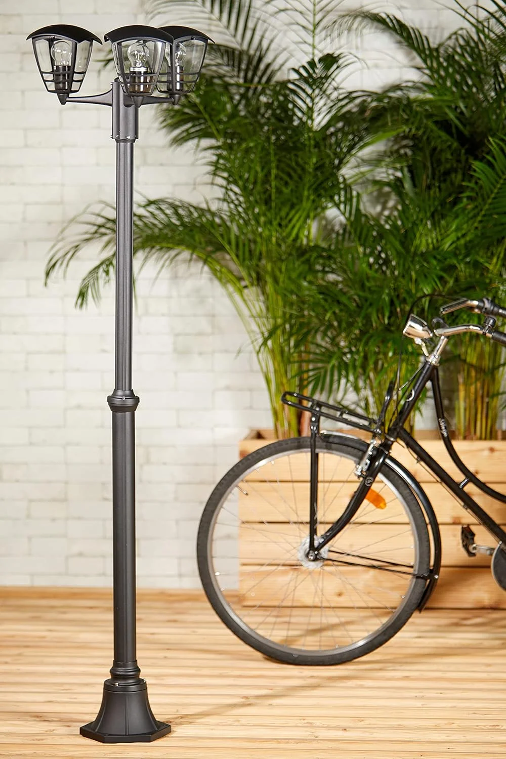 چراغ پایه دار بیرونی فیلیپس مدل myGarden Creek (نیازمند 3 عدد لامپ 60 وات E27)، مشکی چراغ پایه دار بیرونی فیلیپس مدل myGarden Creek (نیازمند 3 عدد لامپ 60 وات E27)، مشکی