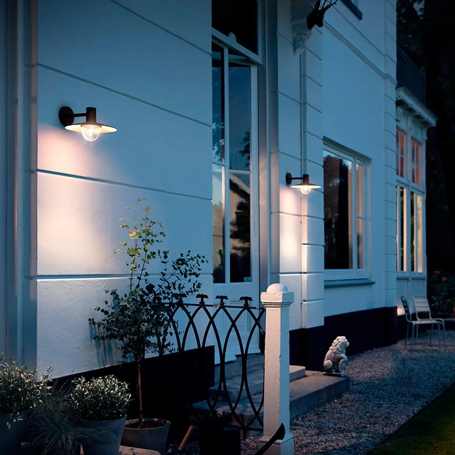 چراغ دیواری فضای باز فیلیپس مدل myGarden، پایه E27، آلومینیوم، مشکی، طراحی شده برای باغ ها و پاسیوها چراغ دیواری فضای باز فیلیپس مدل myGarden، پایه E27، آلومینیوم، مشکی، طراحی شده برای باغ ها و پاسیوها