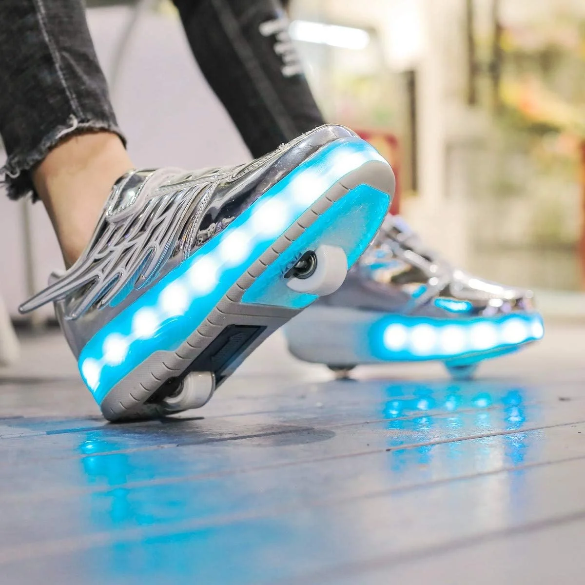 کفش اسکیت‌بوردی چرخ‌دار LED با 7 رنگ چشمک‌زن، کفش ورزشی با غلتک، مناسب ورزش‌های چندگانه، ورزش‌های فضای باز، ژیمناستیک، دویدن، کفش کتانی جمع‌شونده خودکار، کفش‌های مد روز