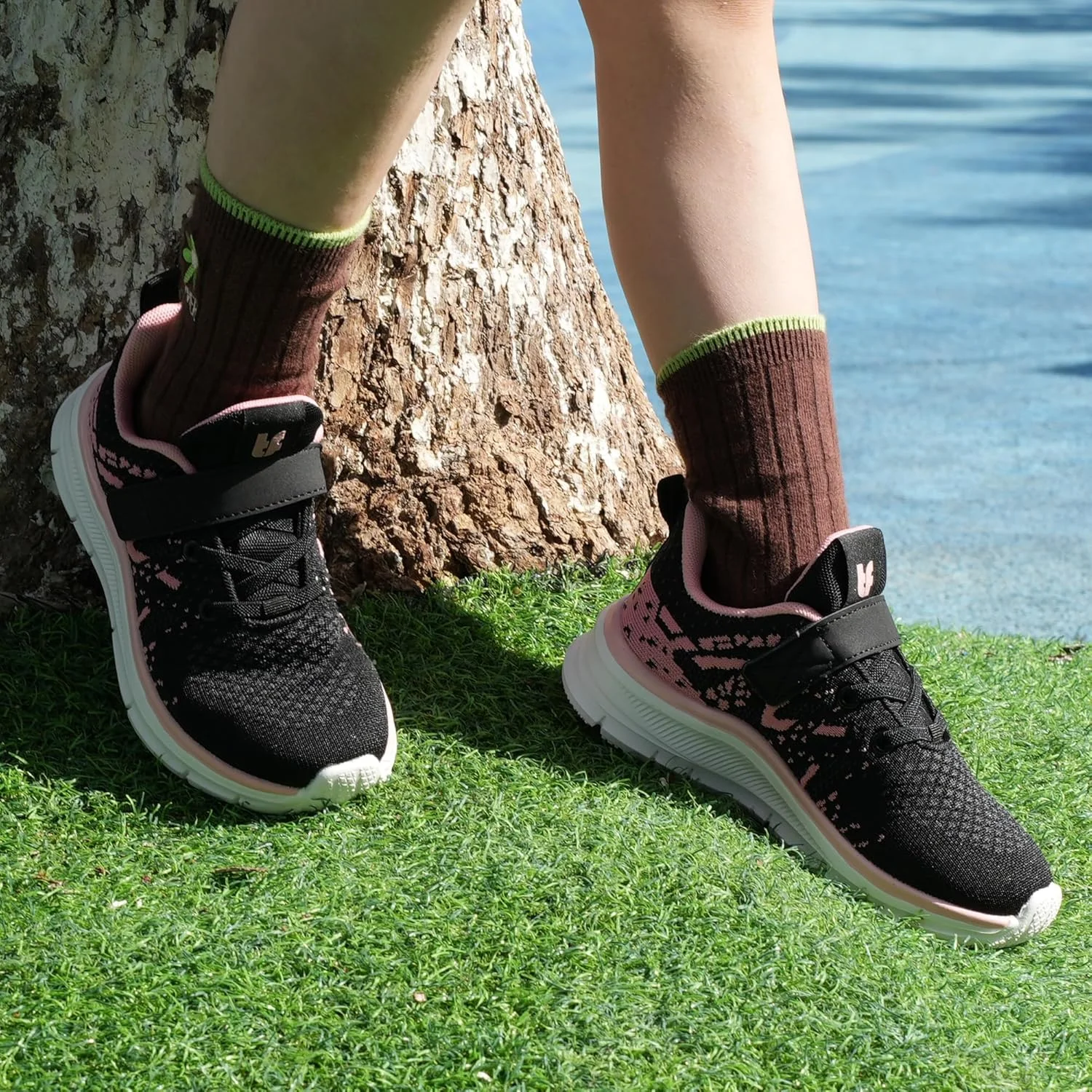 کفش ورزشی بچگانه توبفیس با بند چسبی و پشتیبانی از قوس پا، مناسب دویدن، تنیس و مدرسه، تنفس پذیر و مناسب برای پای صاف (کودک نوپا/کودک کوچک/کودک بزرگ)