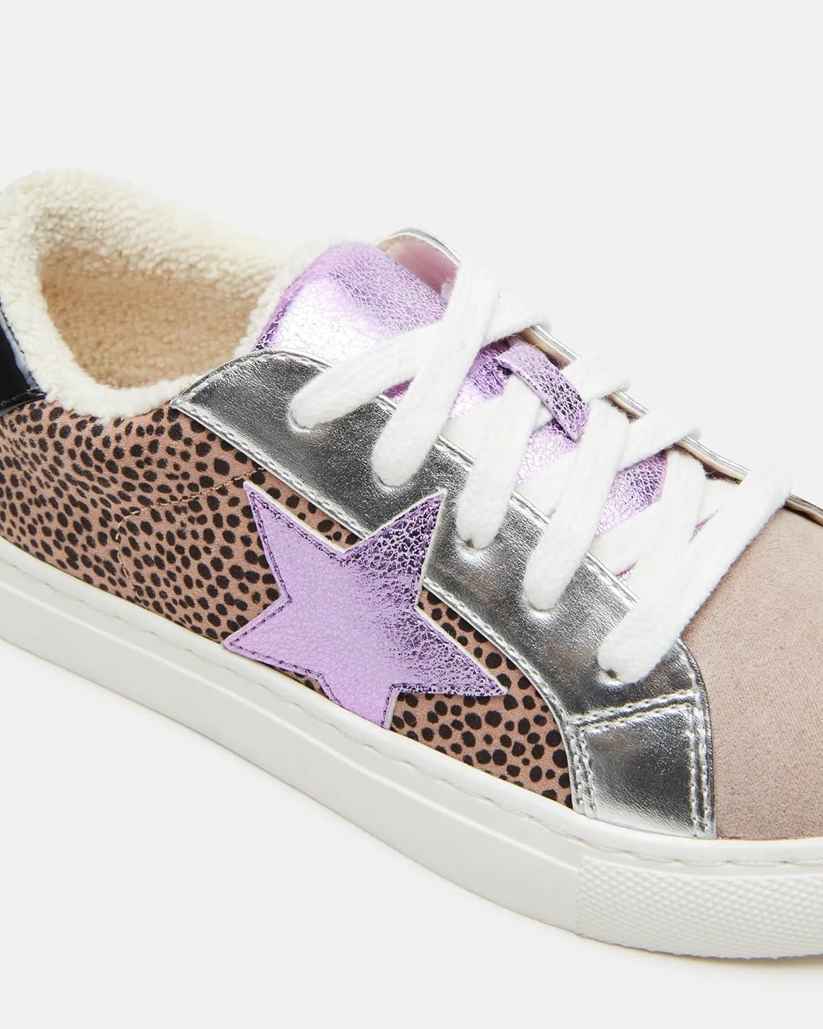 کفش دخترانه استیو مادن مدل Rezume Sneaker کفش دخترانه استیو مادن مدل Rezume Sneaker