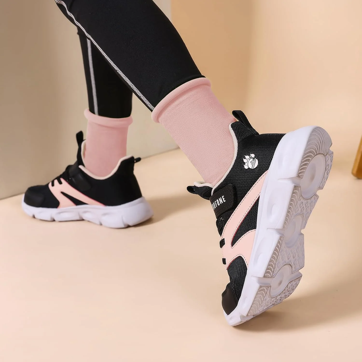 کفش ورزشی بچگانه پسرانه دخترانه، مناسب دویدن، تنیس، ضد لغزش، تنفس پذیر، مناسب برای پیاده روی و بازی در محوطه دانشگاه، مشکی_صورتی، سایز 4.5