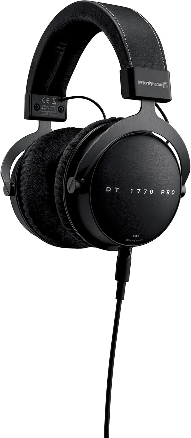 هدفون استودیویی پشت بسته بیرداینامیک DT 1770 Pro 250 اهم به همراه کیف سخت، اسپلیتر هدفون و محلول تمیز کننده هدفون استودیویی پشت بسته بیرداینامیک DT 1770 Pro 250 اهم به همراه کیف سخت، اسپلیتر هدفون و محلول تمیز کننده