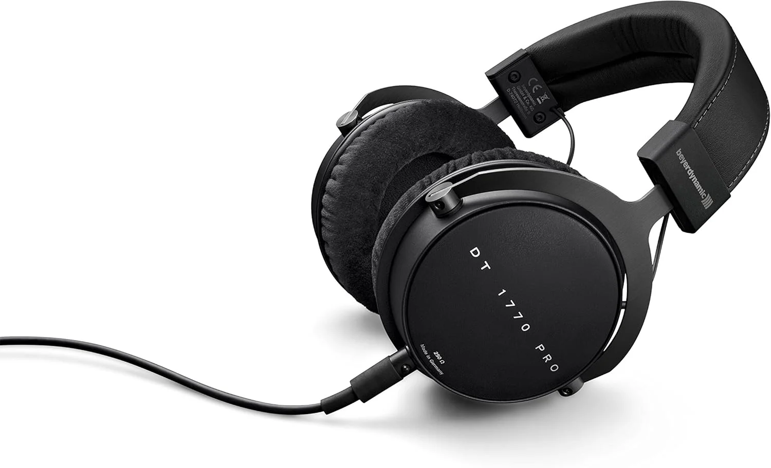 هدفون استودیویی پشت بسته بیرداینامیک DT 1770 Pro 250 اهم به همراه کیف سخت، اسپلیتر هدفون و محلول تمیز کننده هدفون استودیویی پشت بسته بیرداینامیک DT 1770 Pro 250 اهم به همراه کیف سخت، اسپلیتر هدفون و محلول تمیز کننده