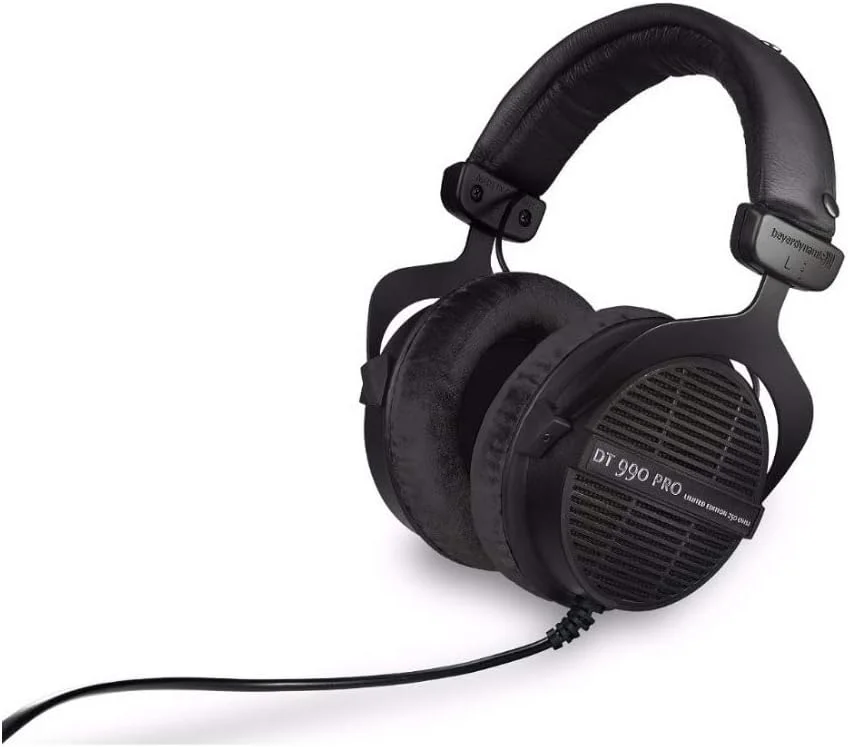 هدفون استودیویی بیرداینامیک DT 990 PRO (مشکی نینجا، نسخه محدود) همراه با کیف محافظ هارد شل (2 تکه) هدفون استودیویی بیرداینامیک DT 990 PRO (مشکی نینجا، نسخه محدود) همراه با کیف محافظ هارد شل (2 تکه)