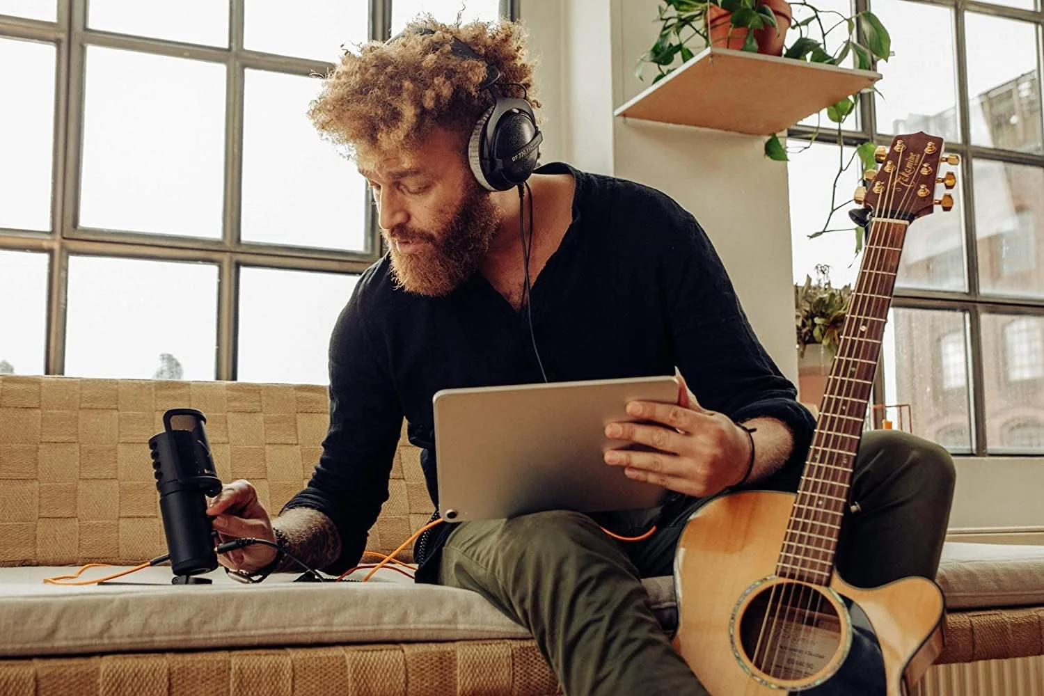 هدفون استودیویی پشت بسته بیرداینامیک DT 770 Pro 32 اهم به همراه کیف بند دار نرم، اسپلیتر هدفون، کابل افزایش طول 1.5 متری و پارچه تمیز کننده 6AVE هدفون استودیویی پشت بسته بیرداینامیک DT 770 Pro 32 اهم به همراه کیف بند دار نرم، اسپلیتر هدفون، کابل افزایش طول 1.5 متری و پارچه تمیز کننده 6AVE