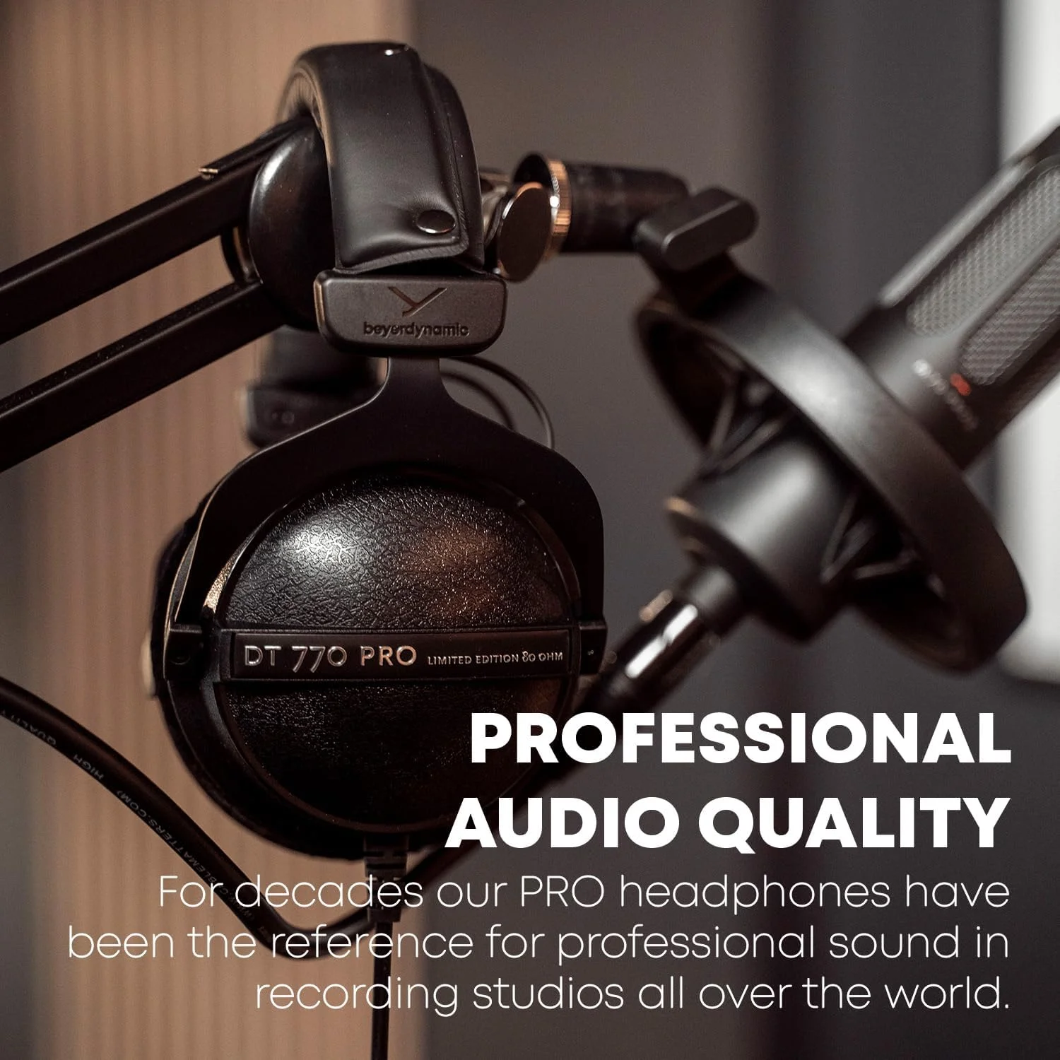 هدفون استودیویی بیرداینامیک DT 770 Pro - دور گوشی، پشت بسته، طراحی حرفه ای برای ضبط و مانیتورینگ (80 اهم، خاکستری) هدفون استودیویی بیرداینامیک DT 770 Pro - دور گوشی، پشت بسته، طراحی حرفه ای برای ضبط و مانیتورینگ (80 اهم، خاکستری)