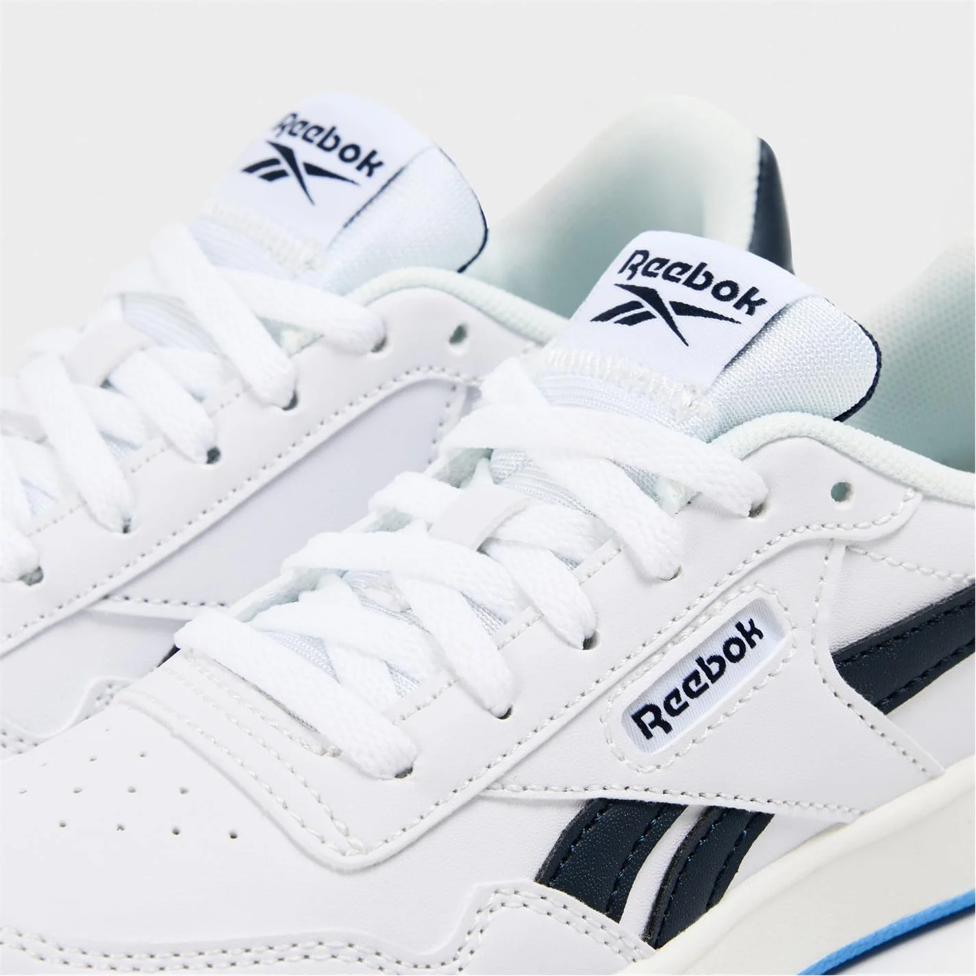 کفش ورزشی پسرانه ریباک مدل Court Advance