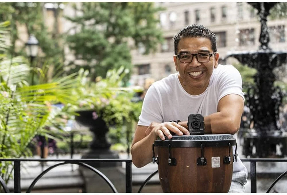 ضبط کننده ویدیویی دستی زوم Q2n-4K Ultra High Definition + کارت حافظه 128 گیگابایتی با آداپتور SD + کارت خوان USB + سه پایه رومیزی ضبط کننده ویدیویی دستی زوم Q2n-4K Ultra High Definition + کارت حافظه 128 گیگابایتی با آداپتور SD + کارت خوان USB + سه پایه رومیزی