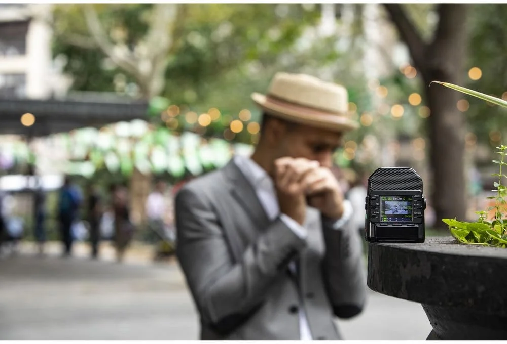 ضبط کننده ویدیویی دستی زوم Q2n-4K، ویدیوی 4K/30P UHD، اندازه جمع و جور، میکروفون های استریو، لنز با زاویه دید عریض، برای ضبط موسیقی، ویدیو، ویدیوهای یوتیوب، بسته نرم افزاری پخش زنده با لوازم جانبی ضبط کننده ویدیویی دستی زوم Q2n-4K، ویدیوی 4K/30P UHD، اندازه جمع و جور، میکروفون های استریو، لنز با زاویه دید عریض، برای ضبط موسیقی، ویدیو، ویدیوهای یوتیوب، بسته نرم افزاری پخش زنده با لوازم جانبی