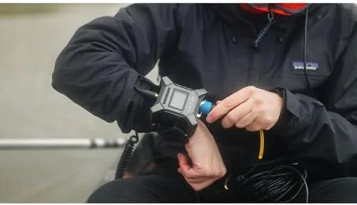 ضبط کننده صدا پرتابل زوم مدل F3 با 2 ورودی/ 2 تراک به همراه 2 کابل XLR، کارت حافظه 128 گیگابایتی SanDisk و پارچه تمیز کننده