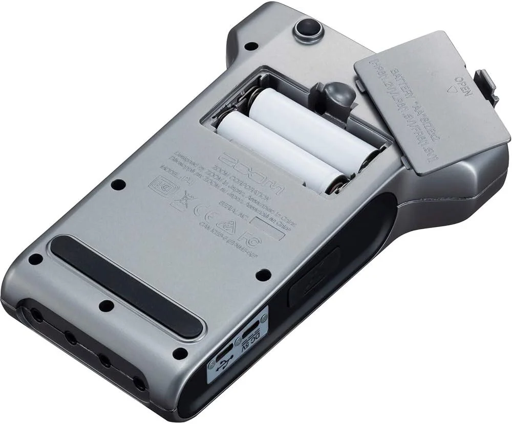 بسته ضبط کننده پادکست چند مسیره قابل حمل زوم مدل PodTrak P4 به همراه 2 عدد بسته پادکست زوم ZDM-1