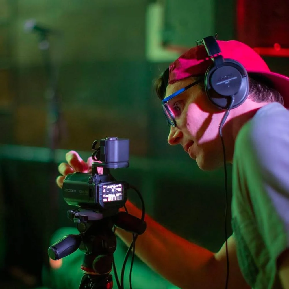 ضبط کننده ویدیویی دستی زوم مدل Q8n-4k، ویدیو 4K UHD، میکروفون های استریو به همراه دو ورودی XLR، ضبط صدای چهار کاناله، وب کم، برای ضبط و پخش موسیقی، پادکست و موارد دیگر ضبط کننده ویدیویی دستی زوم مدل Q8n-4k، ویدیو 4K UHD، میکروفون های استریو به همراه دو ورودی XLR، ضبط صدای چهار کاناله، وب کم، برای ضبط و پخش موسیقی، پادکست و موارد دیگر